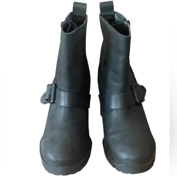 UGG “Fern” Moto waterproof buckle boots. Size 9 GUC - Picture 10 of 13